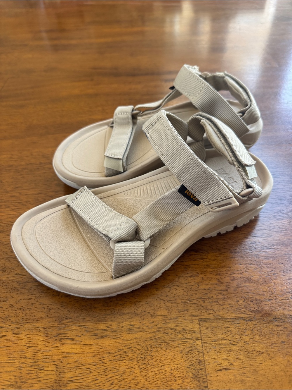 NEW 🫶🏻 Teva Hurricane XLT2 Sandals
Women's Size 5 Sesame